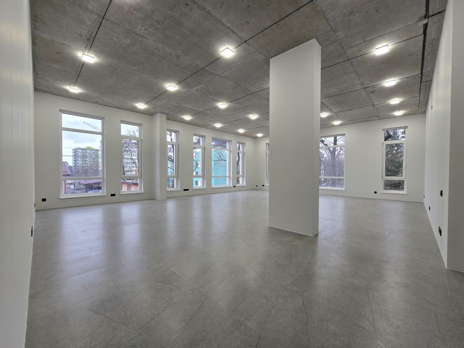 Видове приміщення 275 кв.м. Вул Садова. ТЦ Garden Plaza.