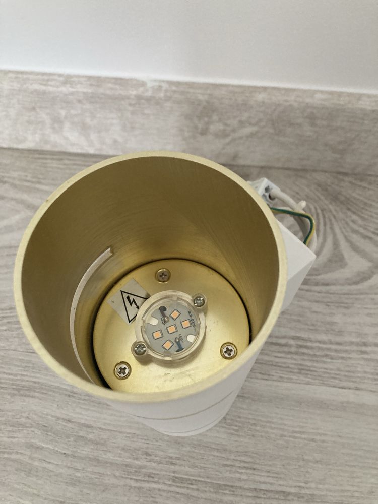 Lâmpada led branco-dourado