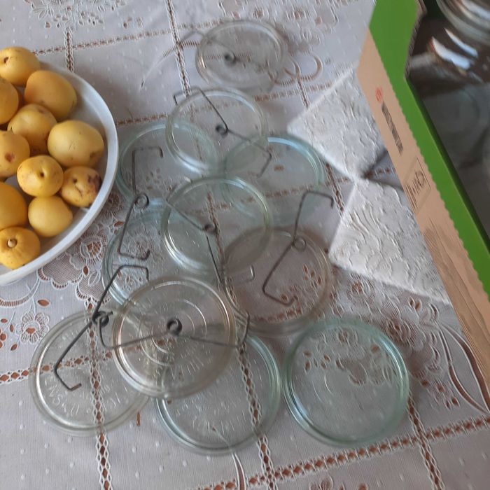 Pokrywki szklane do weków + sprężynki z czasów PRL. Negocjacja ceny.