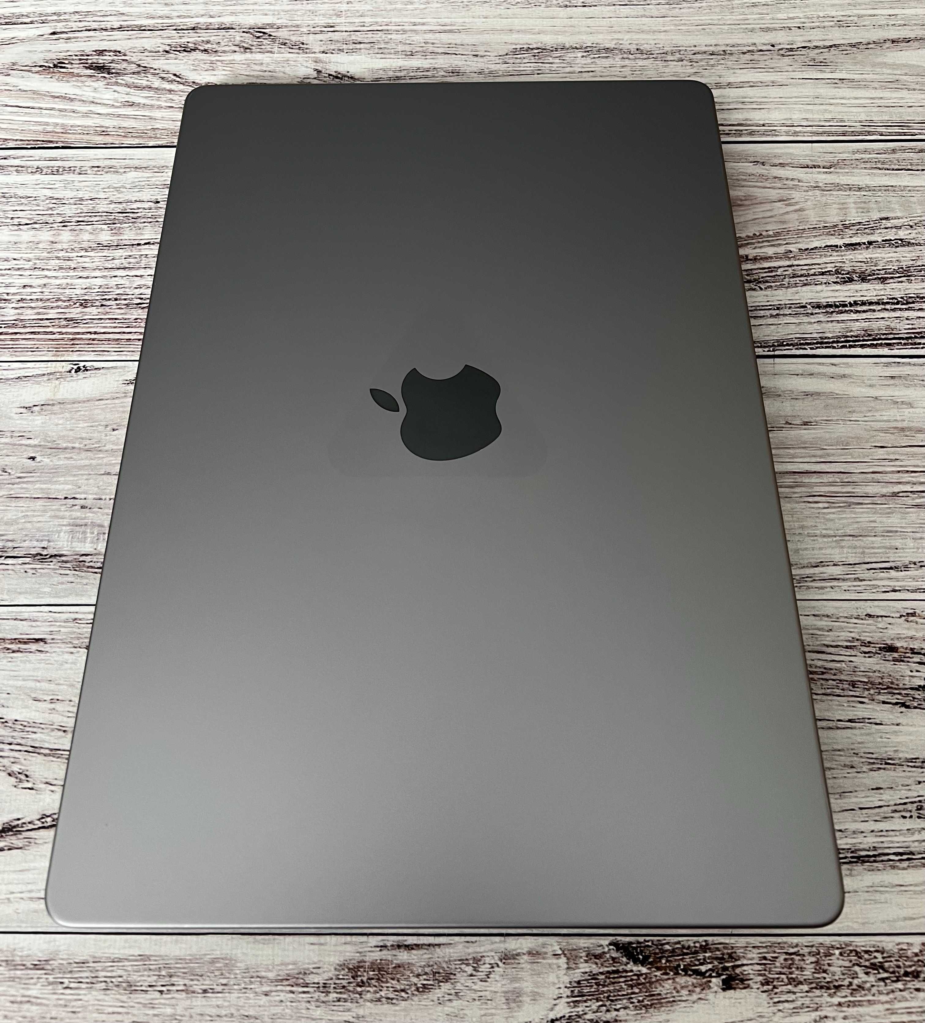 Macbook Pro 14" 2021 M1 Pro / 16Gb DDR5 / SSD 512Gb