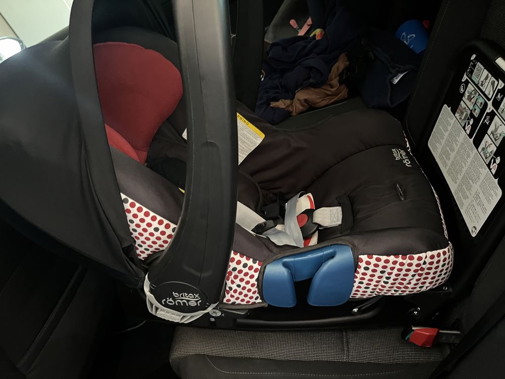 Ovo-Britax-Rommer e base Isofix