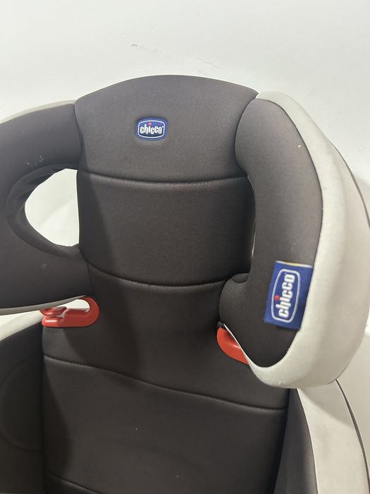 Cadeira auto da Chicco - sem autofix - bom estado