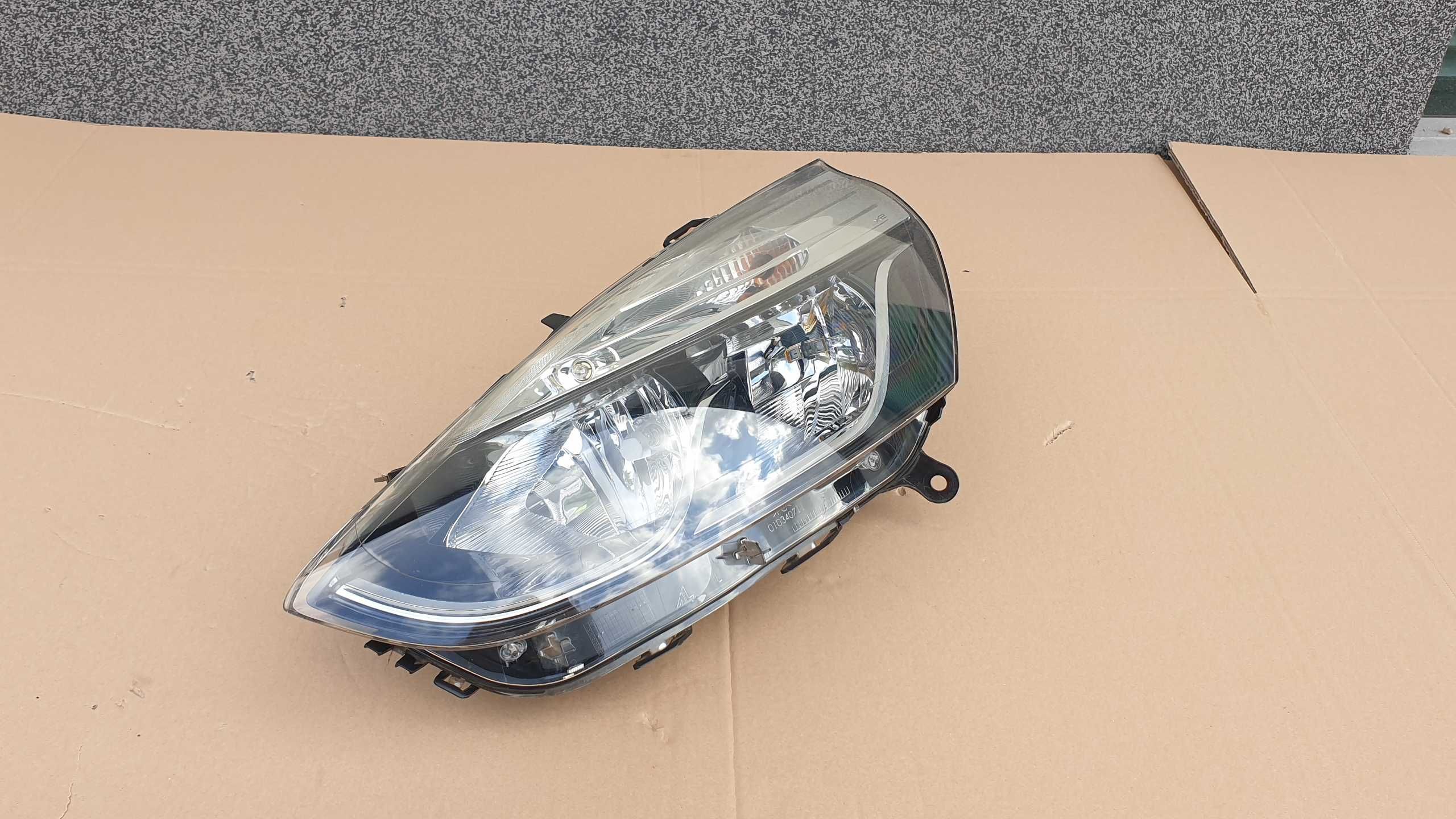 Renault clio IV 4 lewa lampa przód przednia UK