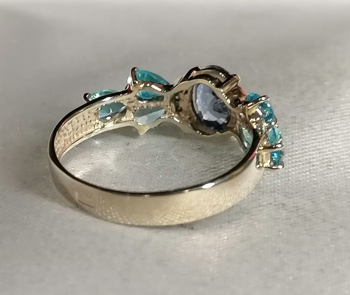 Золотое кольцо с натуральным кашмирский сапфиром