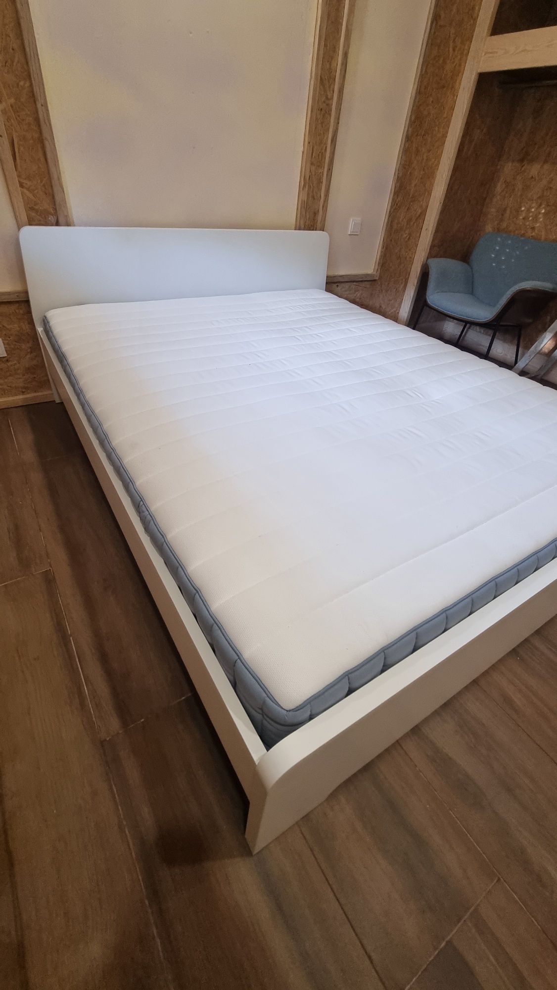 Cama de casal com colchão