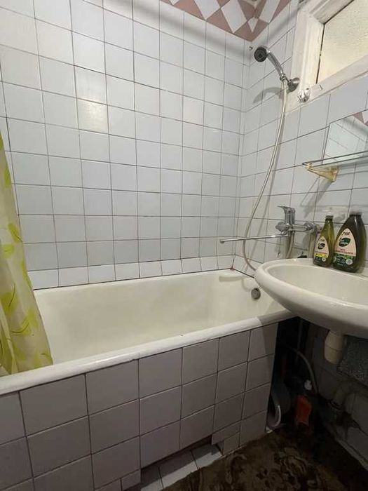 Сдам 2 кімнатну Печерськ р-н. Зверинецкая 63А. 7/9пов будинок