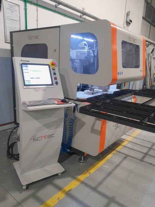 Maquina centro de limpeza  CNC para caixilharia em PVC