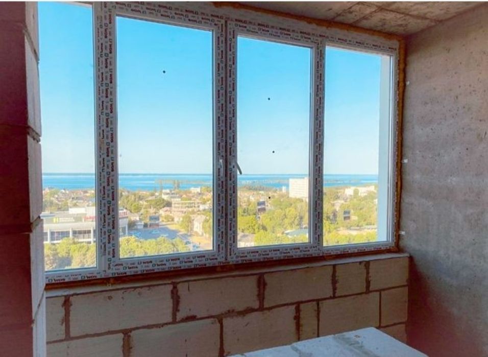 Видова 2-кв-ра в елітній новобудові. Центр. Панорама на річку.