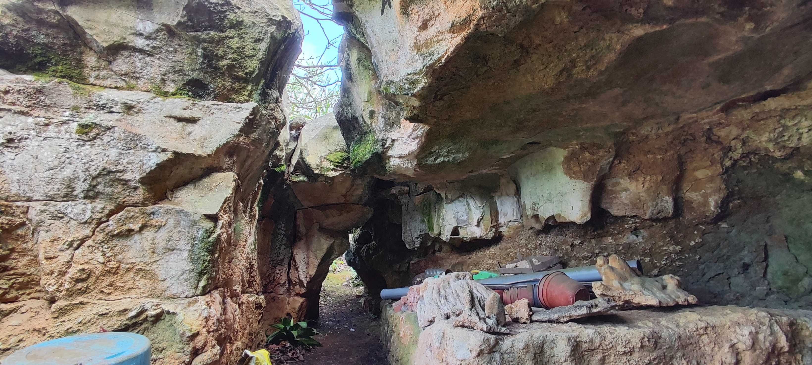 Moradia com  terreno e Grutas