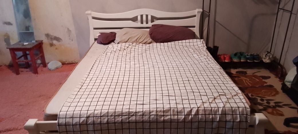 Продам кровать в хорошем состоянии