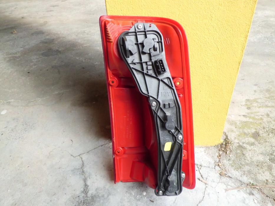 Farolin traseiro lado esquerdo descovery td5