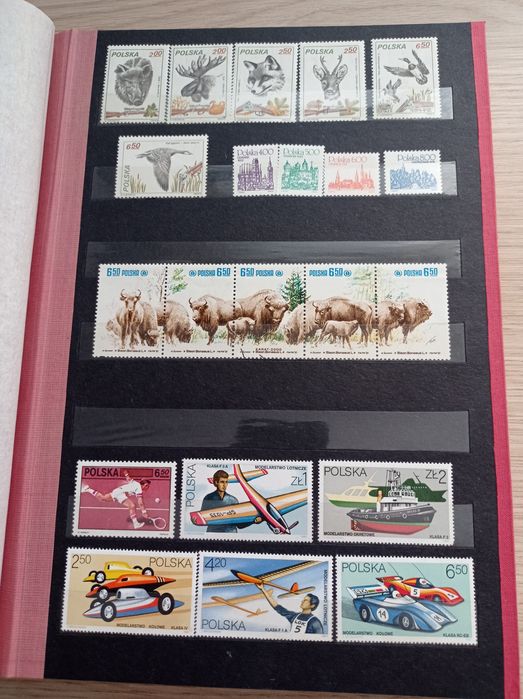 Klaser z kolekcją 496 dawnych znaczków