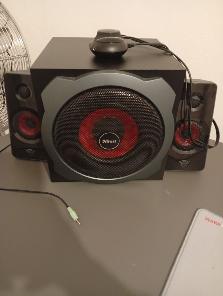 Coluna de som como nova