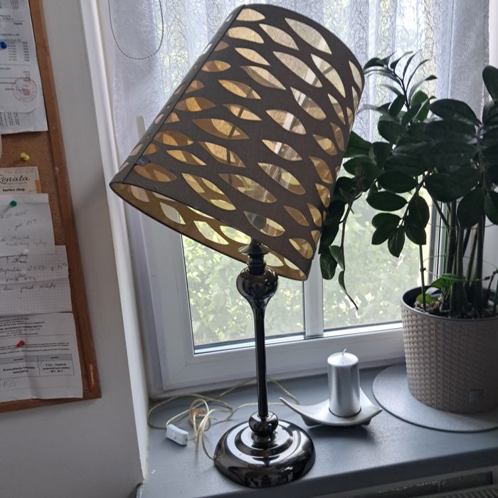 Lampa duza stołowa