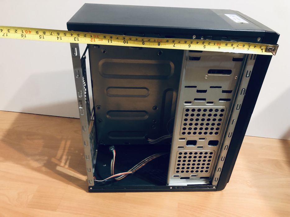 Obudowa z zasilaczem