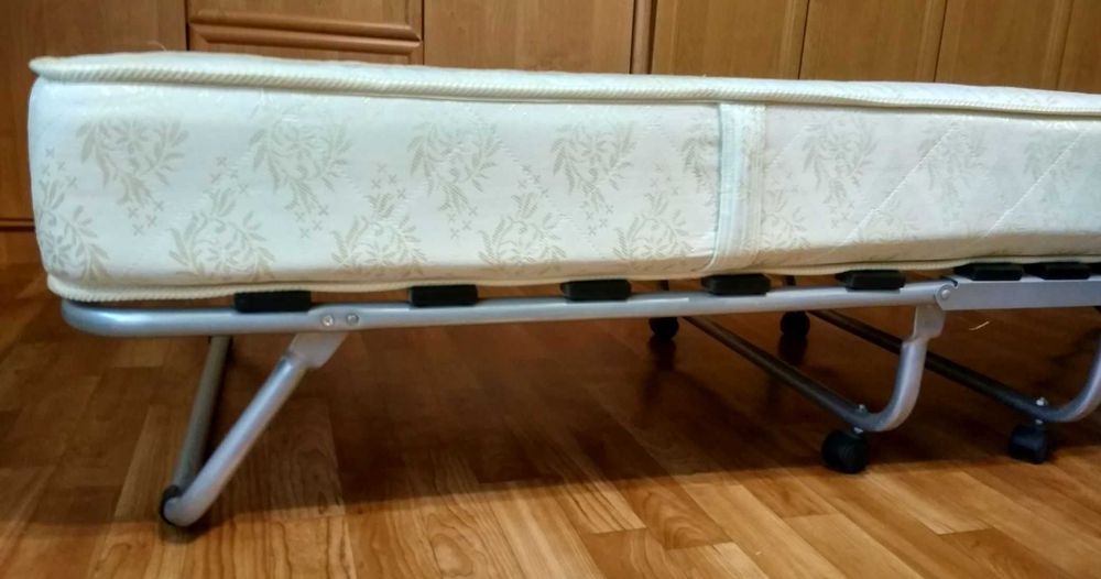 Продам раскладную кровать (типа вертолёт) односпальную на ламелях