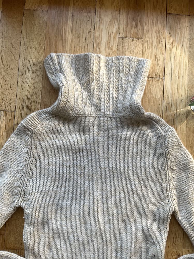 Beżowy gruby sweter golf casual wełna jagnięca angora Reserved M