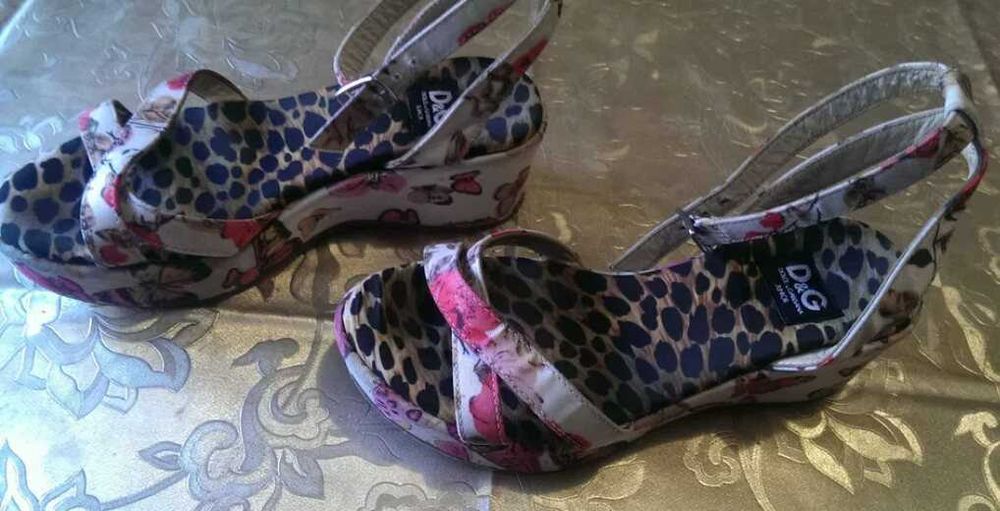 Взуття жіноче D&G.