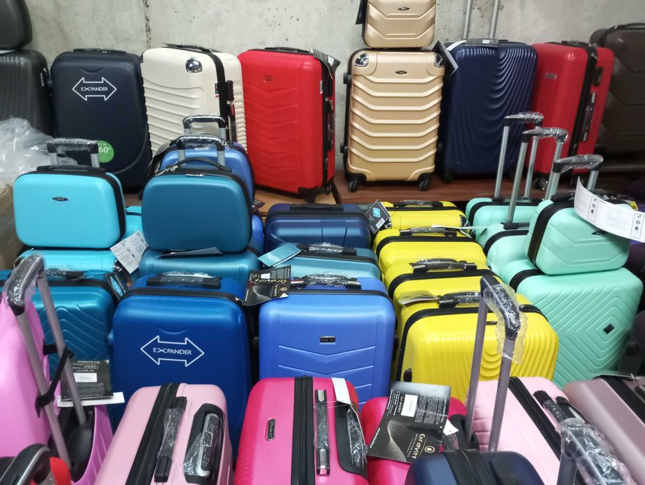 Walizka średnia xl z abs na 4 kołach podróżna