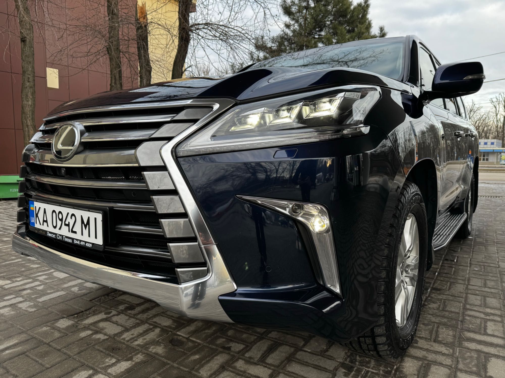 Продам Lexus LX450D