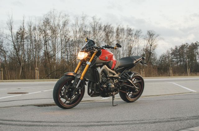 Yamaha MT Yamaha MT-09 POLECAM