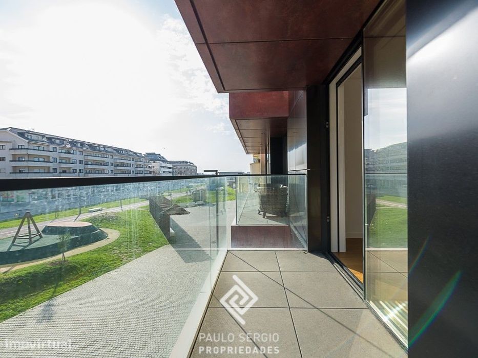 Espetacular T2 novo com varandas em frente à Estação de Comboios de...