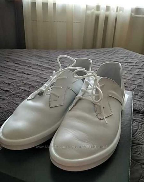 Шкіряні кеди, кросівки.