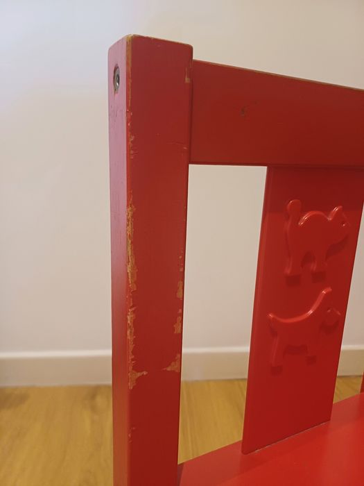 Vendo  mesa e duas cadeiras de criança