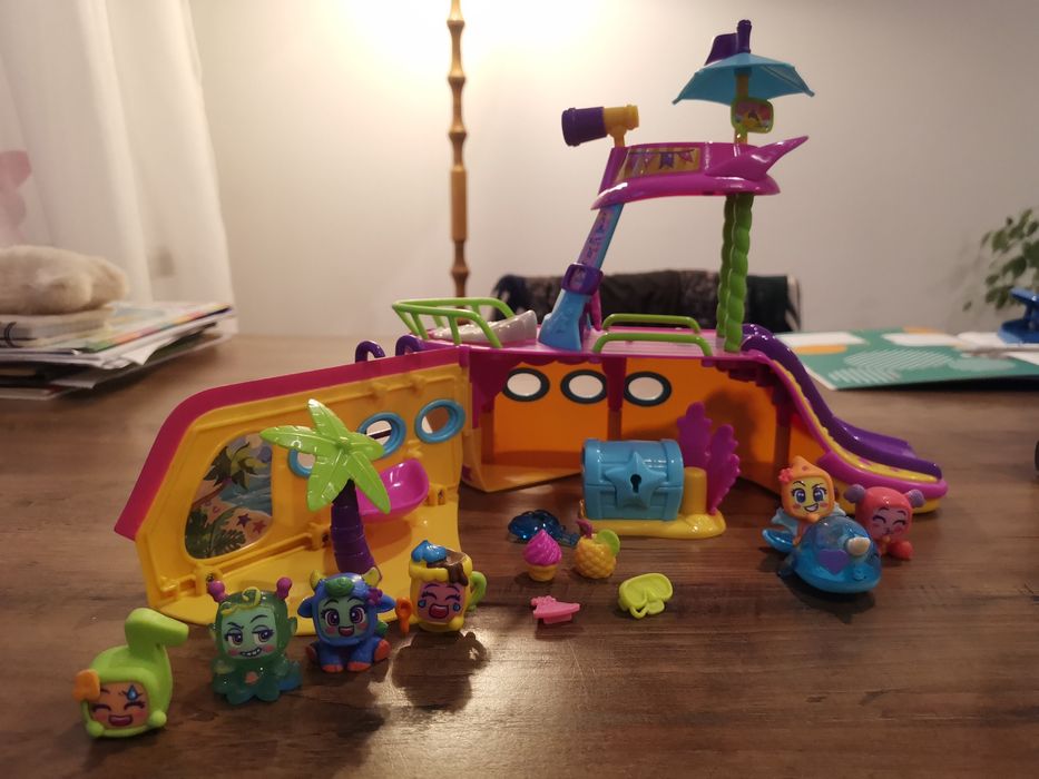 Moji Pops Boat party statek + GRATIS 6 figurek i  2 scenki