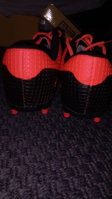 Chuteiras. Tamanho é 44