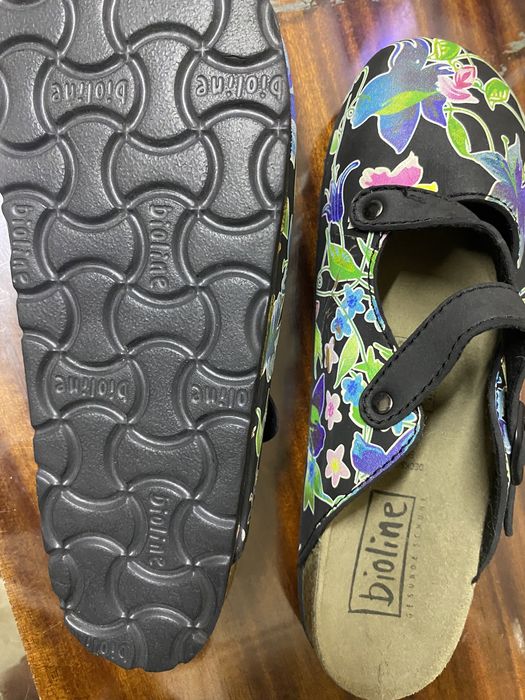 Шлепанцы с  цветочным принтом