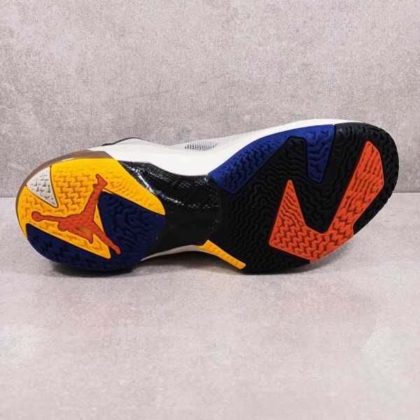 Buty Nike Air Jordan 37
Light Bone Dark Concord r. 38,5 i 40 i 42