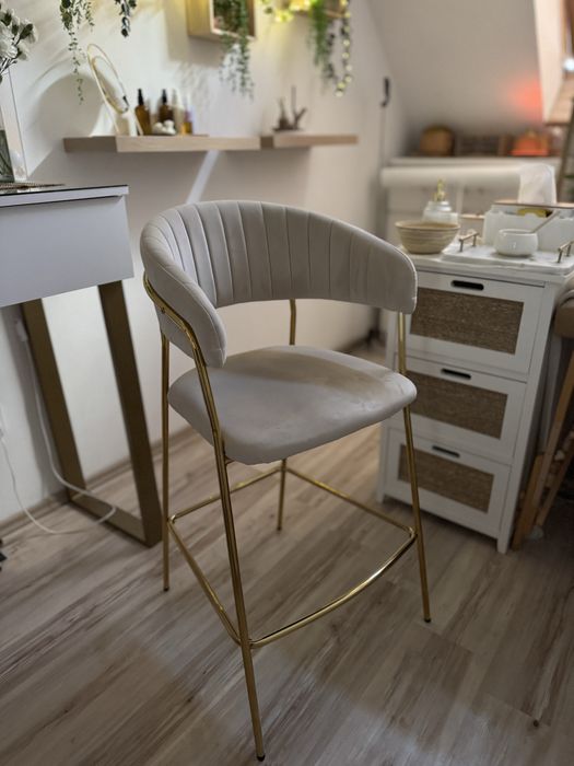 Beżowy hoker - złoty hoker