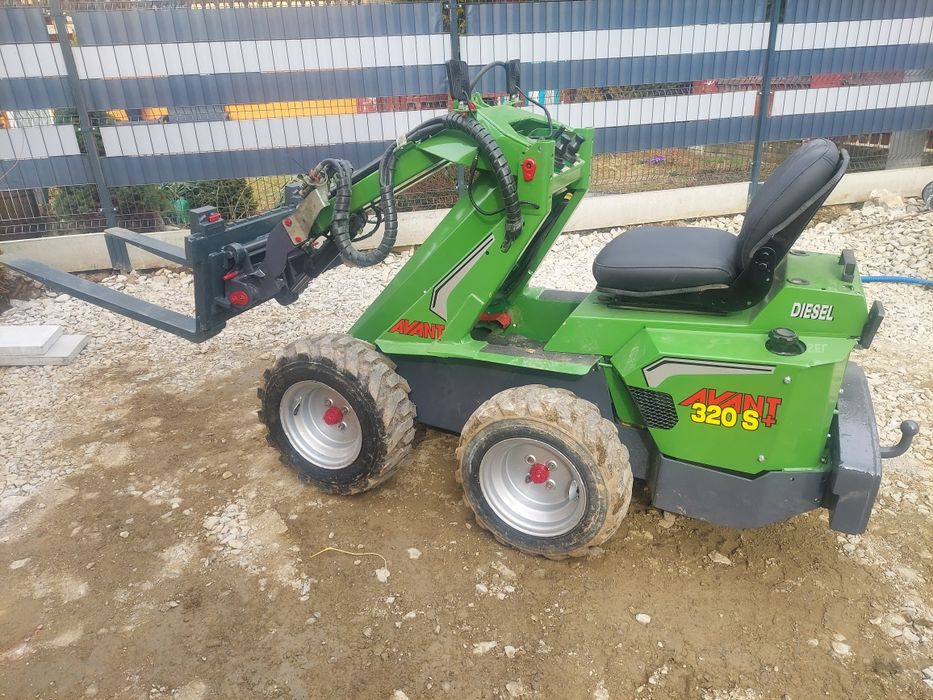 Mini ladowarka avant 320S+