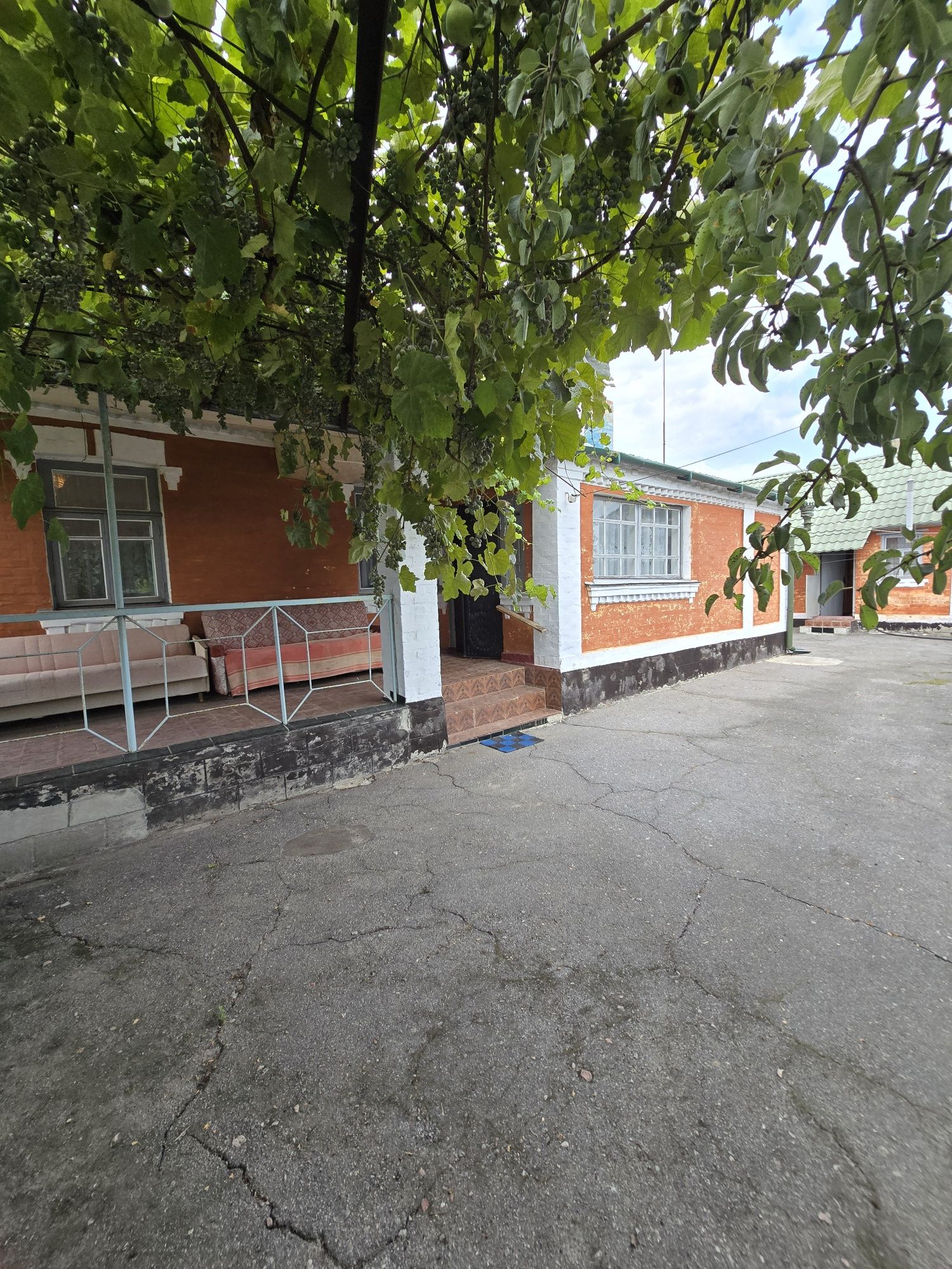 Продаж просторого будинку смт Рокитне