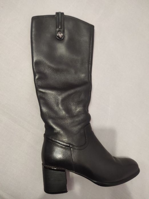 Женские кожаные демисезонные сапоги 38 размер