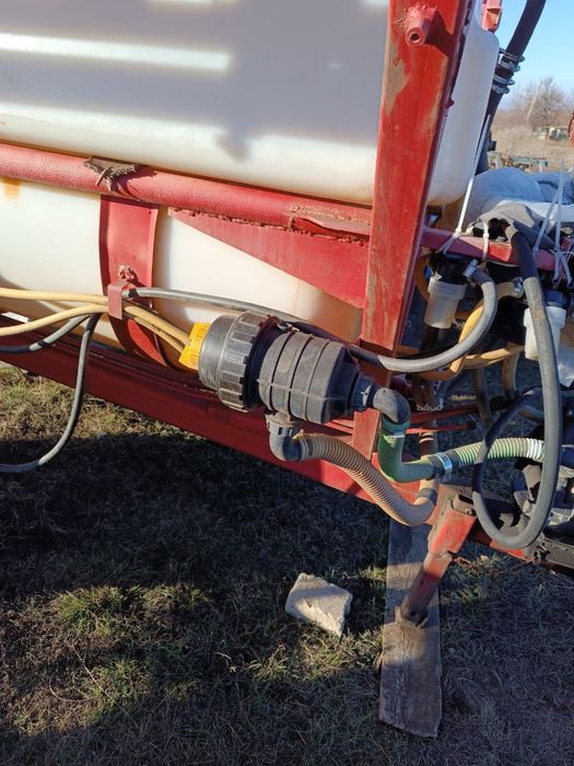 Продам оприскувач ОП-2000