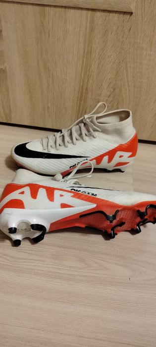 korki mercurial bialo czerwone