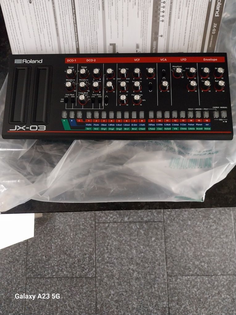 Roland JX-03 como novo