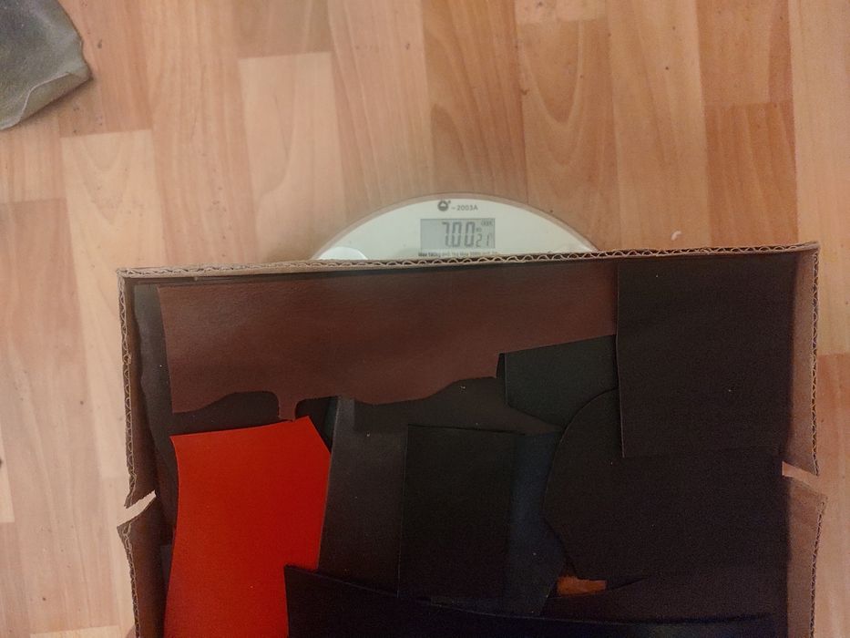 Шматки шкіри обрізки залишки шкіри шкіра крейзі хорс куски кожи кожа