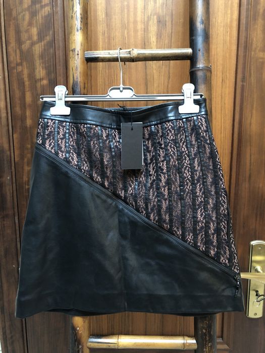 Saia em pele com renda