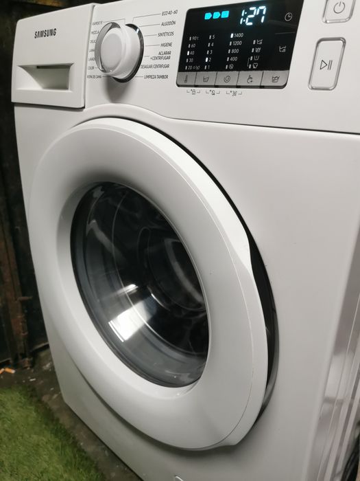 Máquina  de lavar roupa samsung 9kg  1400rpm faço entrega