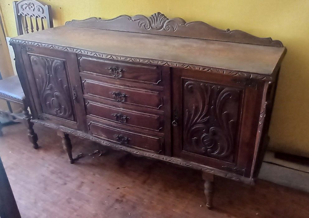 Movel de sala com 2 portas e 4 gavetas