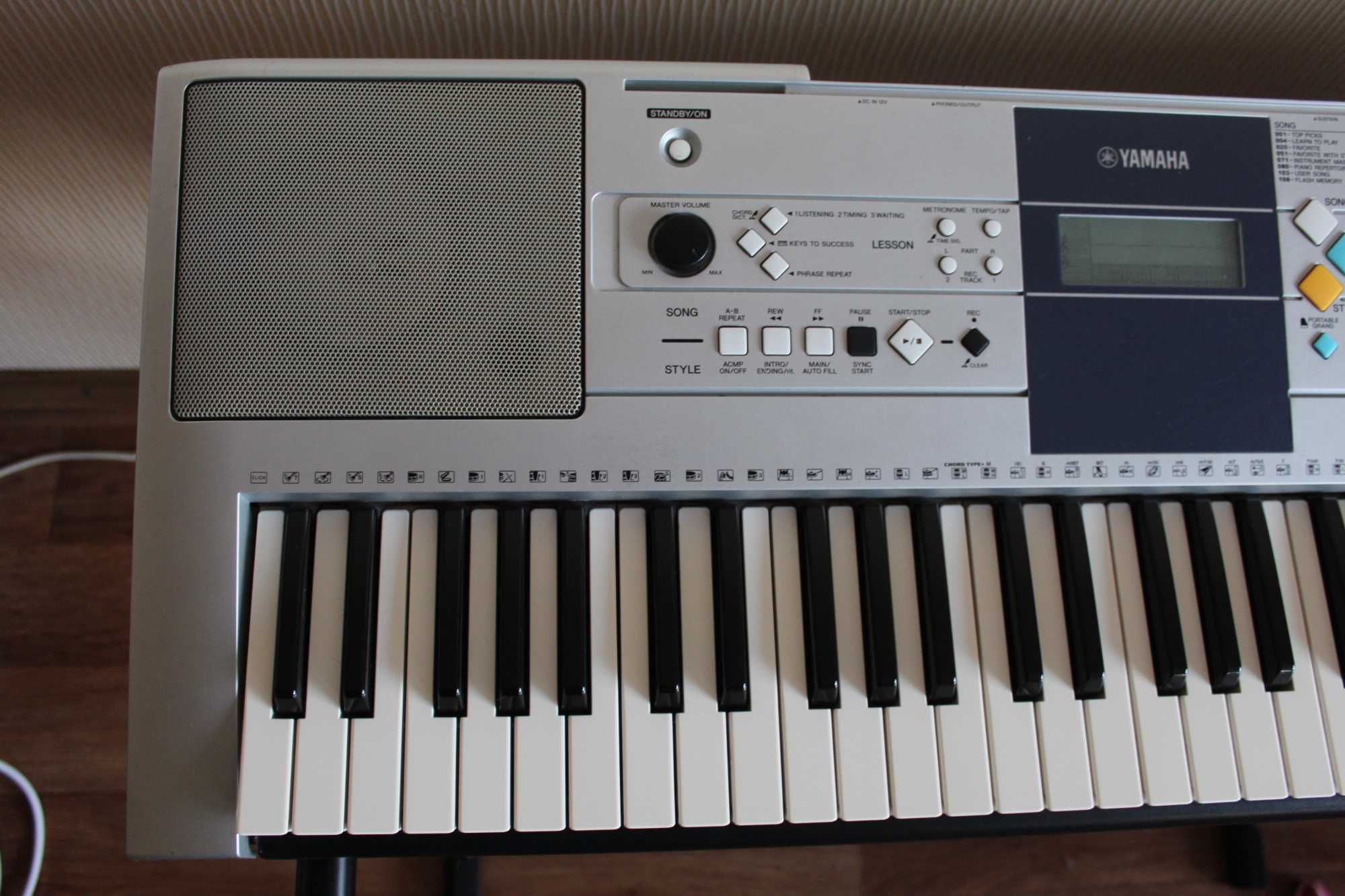 Синтезатор Yamaha PSR-E323