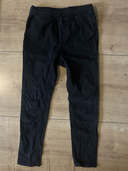 Spodnie czarne 140