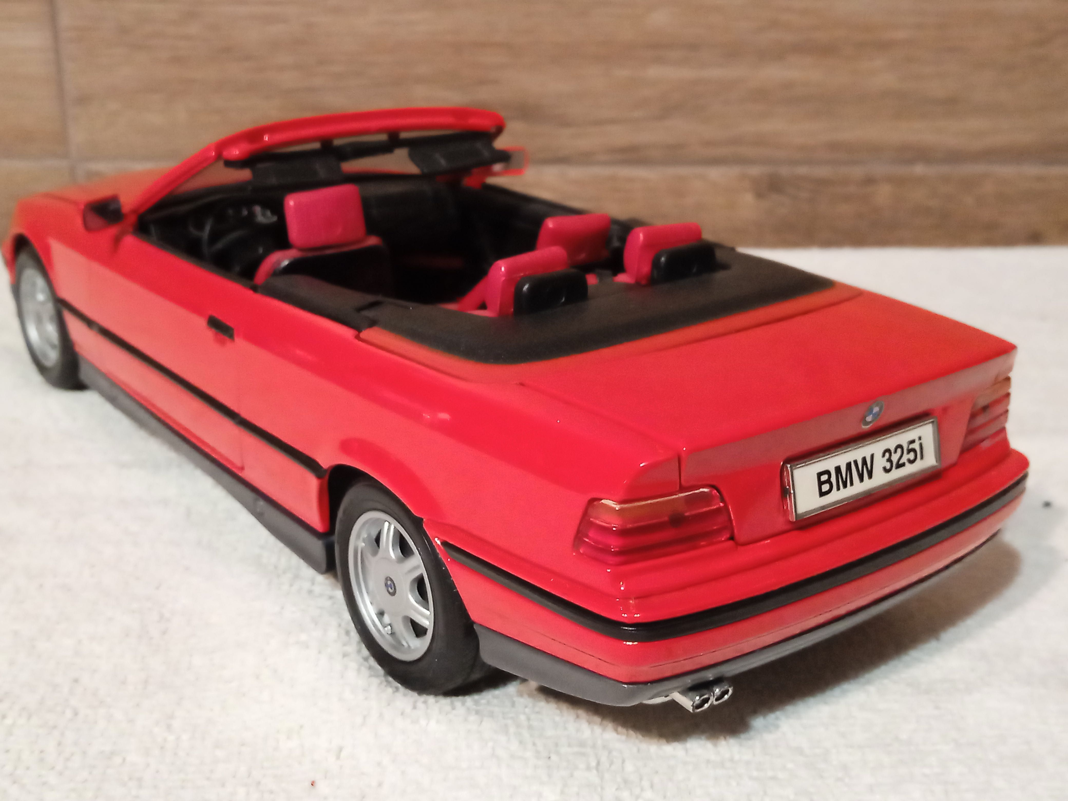 model BMW E36 325i Convertible 1993 Maisto 1/18