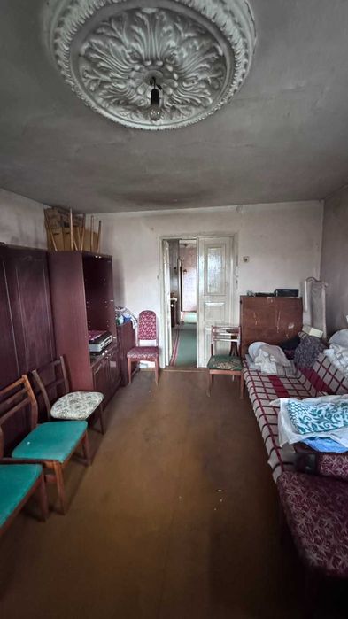Частина будинку з окремим подвір'ям .