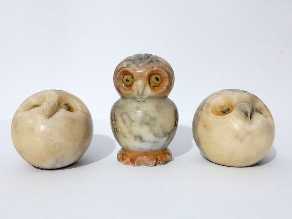 Cinzeiros e Pisa-papeis "Mochos" em Alabastro - 5 Peças Antigas