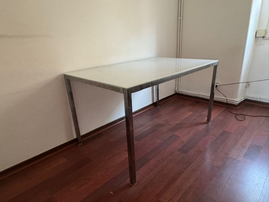 Mesa IKEA metal e tampo de vidro - TORSBY