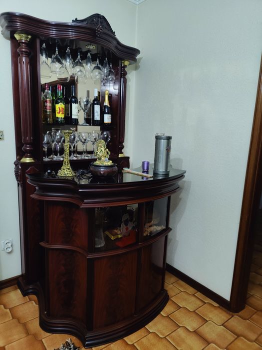 Bar em madeira Mogno